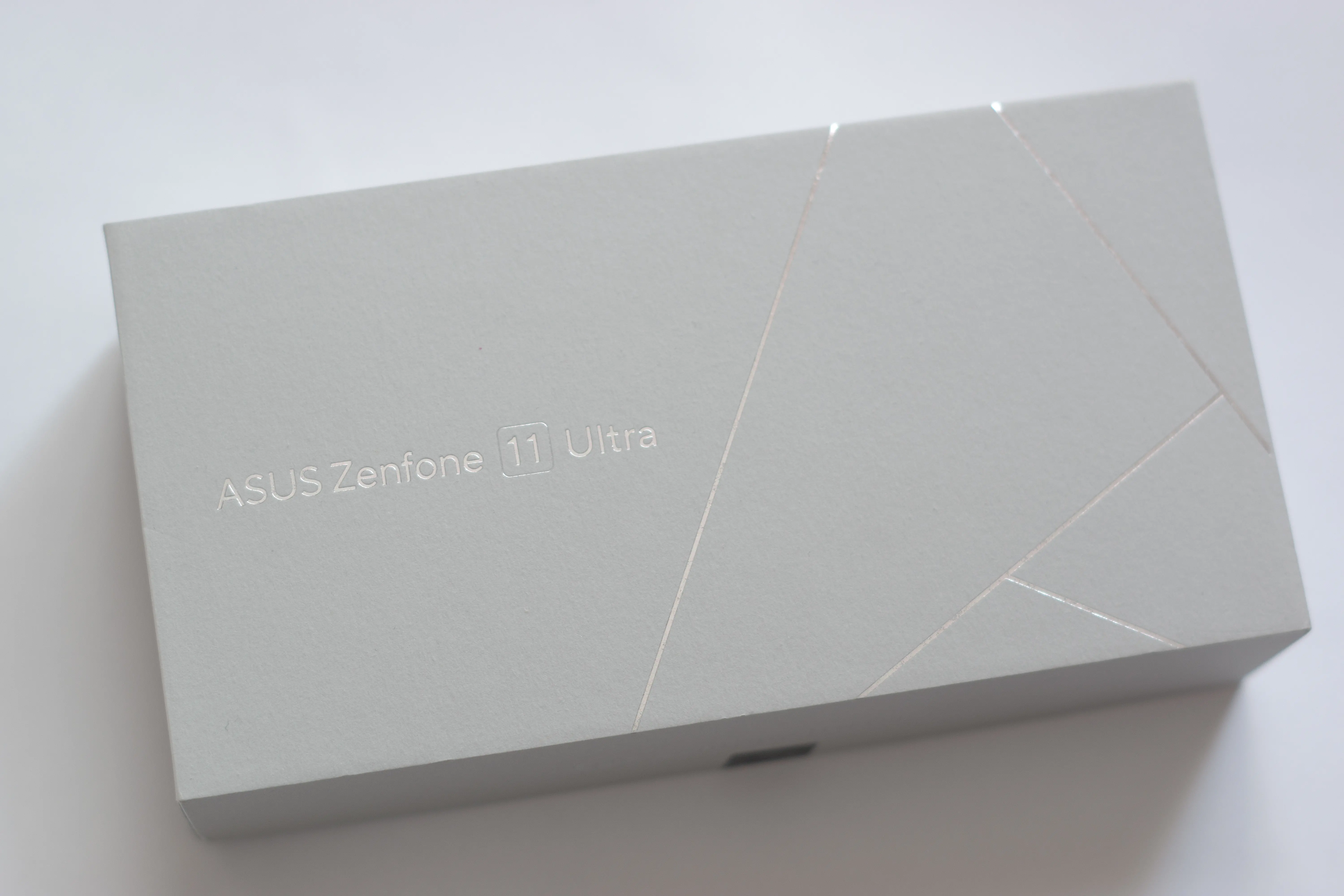 Zenfoneの外箱の写真